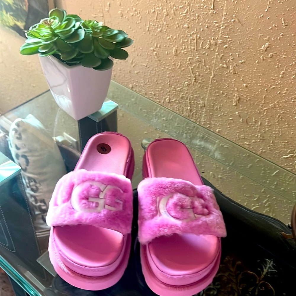 UGG PINK SLIDES